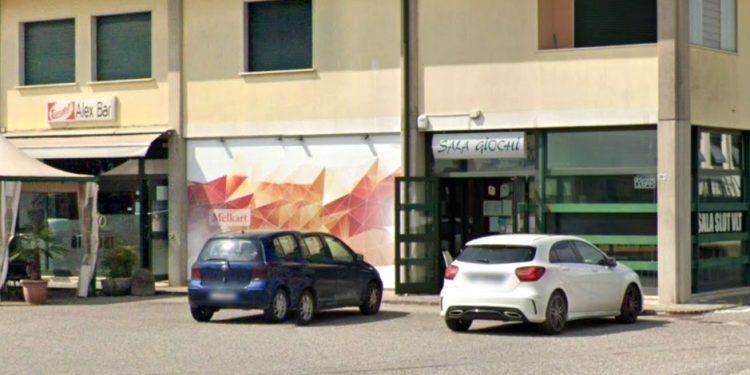 In due rapinano in pieno giorno la sala slot di Casaloldo con il machete