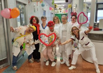 Un sorriso e tanto ascolto: l’associazione della clown terapia in ospedale