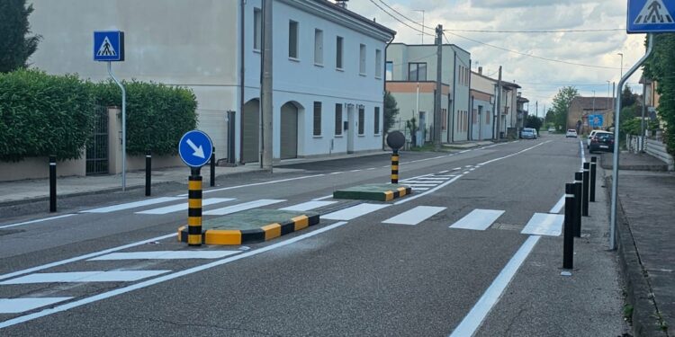 A Viadana nuove isole spartitraffico e salva-pedoni in via Pisacane