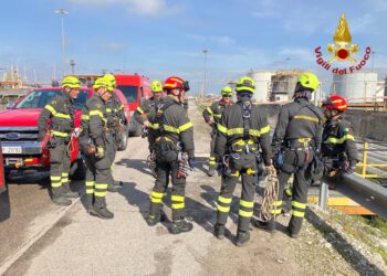 Allarme alla Versalis di Mantova: ma è solo un addestramento dei vigili del fuoco