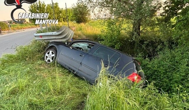 E’ ai domiciliari, ma evade e in auto investe un ciclista e poi fugge senza prestare soccorso