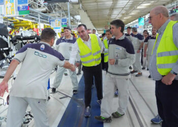 Stellantis, visita a sorpresa di Filosa a Mirafiori. Sindacati: “E’ un bel segnale”