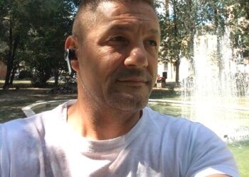 Precipitò col parapendio in piazza: il 60enne trovato senza vita