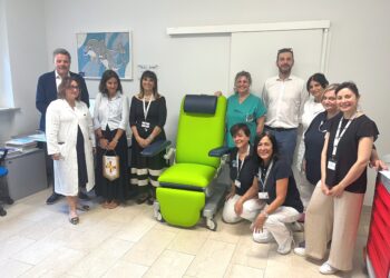 Una nuova poltrona tecnica donata al Percorso Delfino dell’ospedale di Mantova