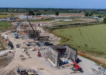 Campate da 30 metri l’una: un nuovo cavalcavia all’ingresso di Bozzolo