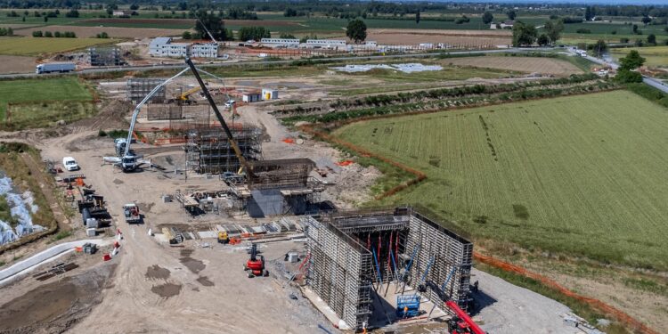 Campate da 30 metri l’una: un nuovo cavalcavia all’ingresso di Bozzolo