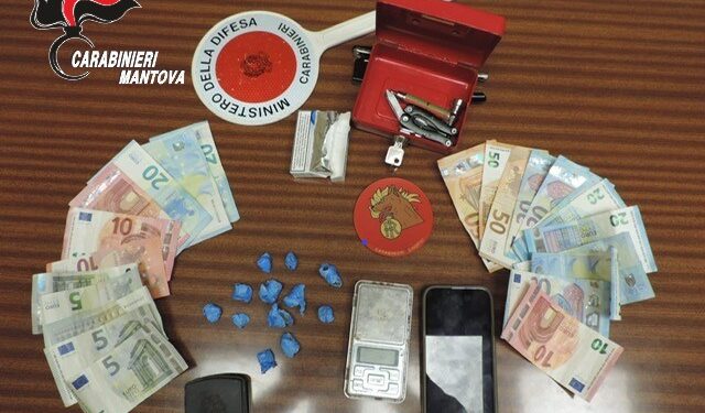 Pusher 20enne beccato dai carabinieri grazie al fiuto del cane Gina