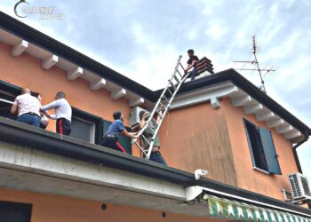 Giovane coppia (con lei incinta al nono mese) tenta il suicidio: salvata dai carabinieri