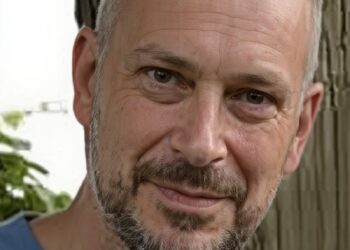 Si sveglia al mattino, si sente male e muore improvvisamente: addio a un 42enne