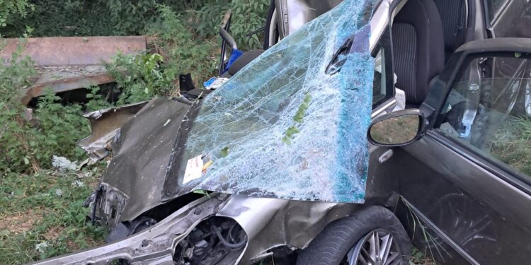Precipita con l’auto nella scarpata: grave il conducente
