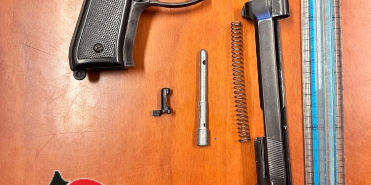 Rapinano un 17enne: in casa avevano anche scacciacani, mannaia e passamontagna