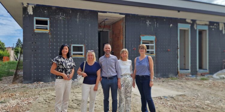 Alessandra Cappellari in visita alla coop Bucaneve di Castel Goffredo