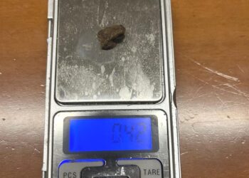 In giro sul monopattino con gli stupefacenti, cerca di fuggire ai carabinieri