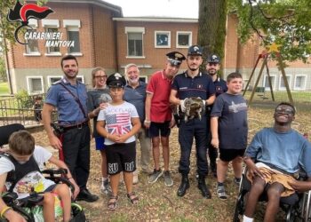 Sorpresa: i ragazzi della Casa del Sole trovano in giardino una tartaruga protetta