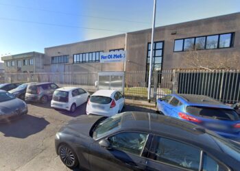 Precipita per otto metri dal tetto di un capannone: muore operaio 36enne