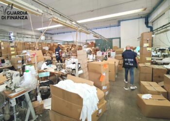 La finanza controlla un laboratorio con partita iva nuova: tutti i lavoratori in nero