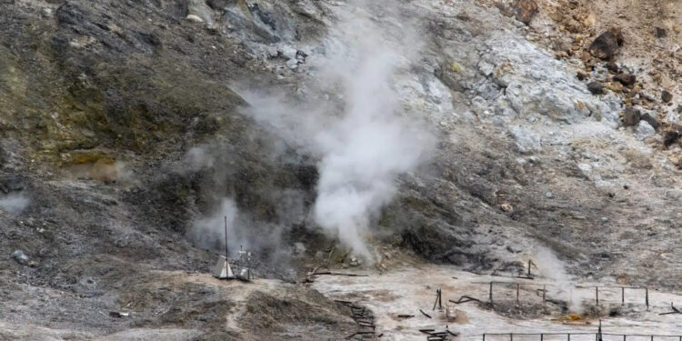 Campi Flegrei, modello IA rivela nuovi sciami sismici e faglie nascoste