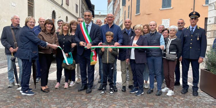 A nuovo le strade gli edifici comunali nel cuore di Castiglione delle Stiviere