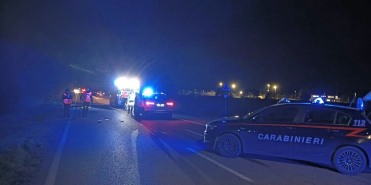 Mentre va in bicicletta travolto da un’automobile: muore lungo la provinciale al buio