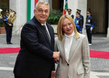 Ucraina, Orbàn da Meloni: Ue non conta niente. E settimana prossima incontra Trump