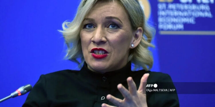 Mosca: “Italia crolla se sostiene Kiev”. Farnesina richiama ambasciatore: “Abisso di volgarità”