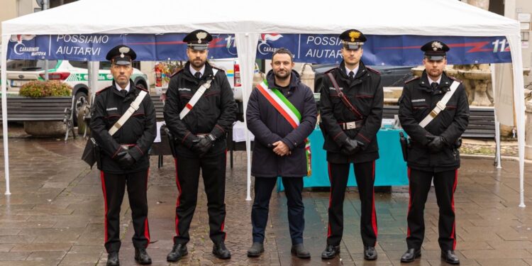 Successo per il gazebo dei carabinieri alla Fiera di Morti di Asola