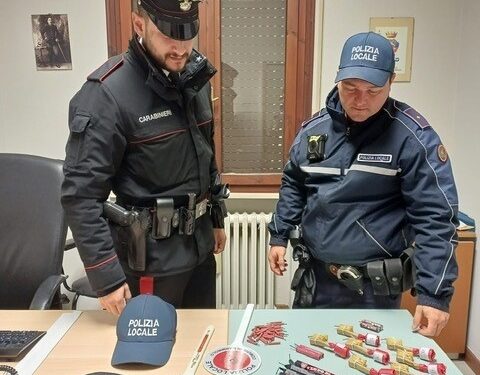 Ragazzino di 13 anni scoppia petardi illegali: nei guai finisce sua madre