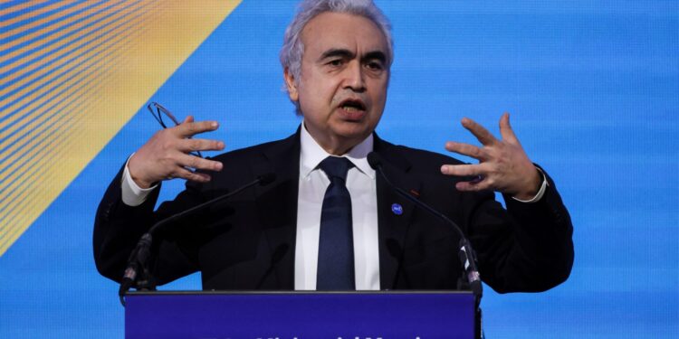 Energia, Aie: Occupazione nel settore +2,2%, ma carenza di competenze preoccupa