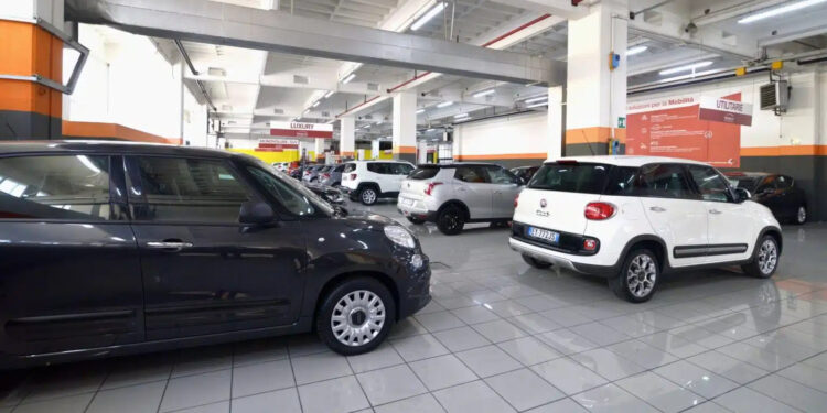 A novembre mercato auto Europa +2,4%: +23,5% per elettriche