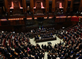 Via libera a legge di bilancio. Meloni: “Seria e responsabile”. Schlein: “Aiuta ricchi”