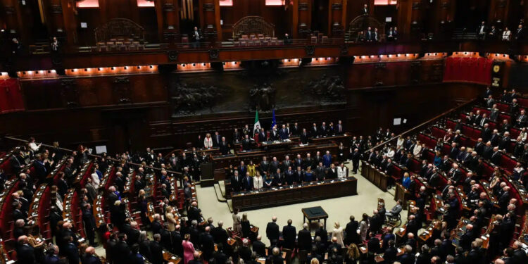 Via libera a legge di bilancio. Meloni: “Seria e responsabile”. Schlein: “Aiuta ricchi”