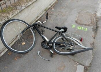 Non dà la precedenza: ciclista 76enne investito da un’automobile