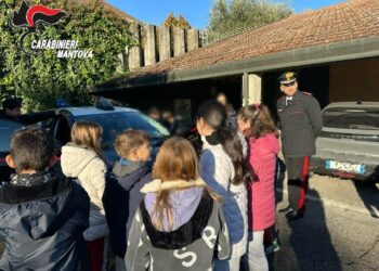 CASTIGLIONE DELLE STIVIERE, MONZAMBANO E SUZZARA: STUDENTI IN VISITA PRESSO LE CASERME DEI CARABINIERI