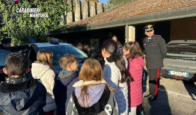 CASTIGLIONE DELLE STIVIERE, MONZAMBANO E SUZZARA: STUDENTI IN VISITA PRESSO LE CASERME DEI CARABINIERI