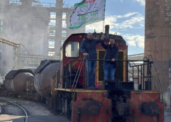 Ex Ilva, è sciopero a oltranza. Sindacati scrivono a Meloni: “Ci convochi subito”