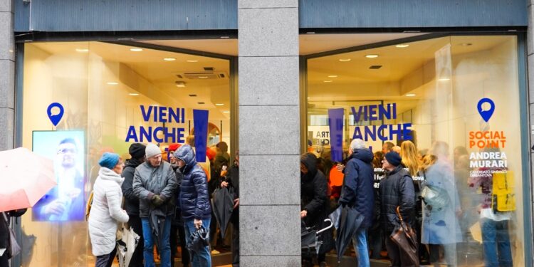 Elezioni a Mantova, Murari inaugura il social point in via Grazioli