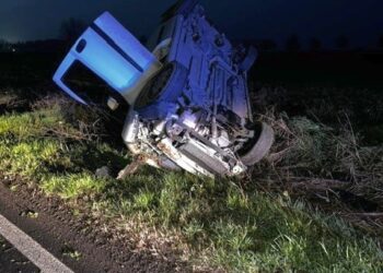 Fuori strada con il furgone che finisce ruote all’aria: paura per un 30enne
