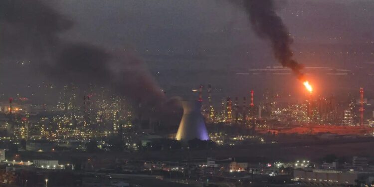 Iran, Trump: Aiuti in arrivo. E minaccia dazi a chi sostiene Teheran. Ira di Mosca e Pechino