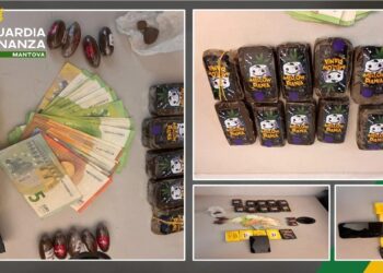 In giro con oltre un kg e mezzo di hashish: in arresto due corrieri della droga