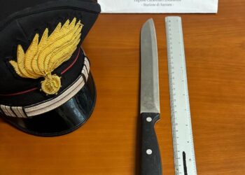 Un 72enne minaccia col coltello un suo coetaneo, fidanzato della figlia