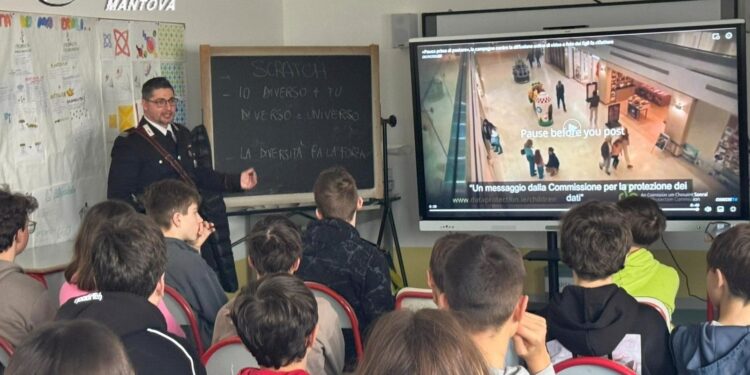 I CARABINIERI DIVENTANO DOCENTI PER UN GIORNO INCONTRANDO GLI STUDENTI DELL’ISTITUTO COMPRENSIVO