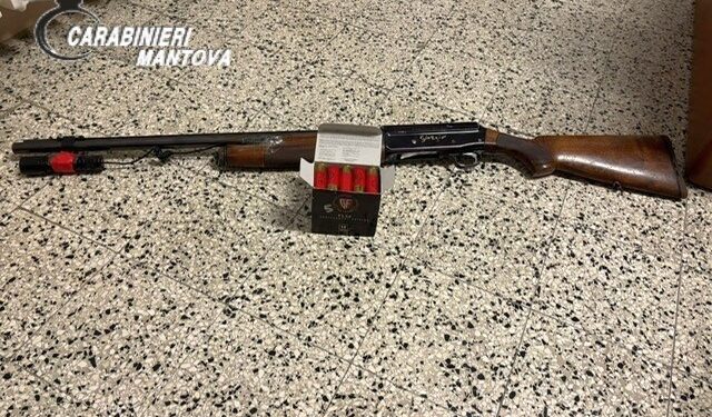 Uccide il cane del vicino a colpi di fucile