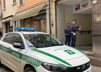 In giro in città con un coltello: pizzicato e denunciato dalla polizia locale