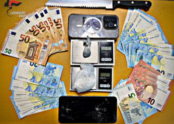 I Cc vanno a casa del 16enne per portarlo in comunità e trovano la droga: arrestato