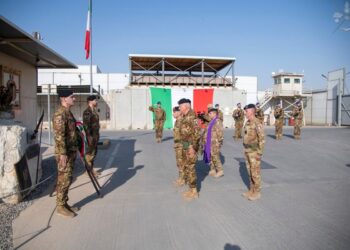 Colpita base militare italiana a Erbil. Crosetto: “Stanno tutti bene, nessun ferito”