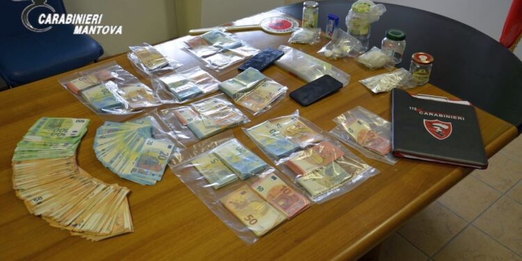 Nascondevano la cocaina sottoterra nei campi: arrestati due pusher