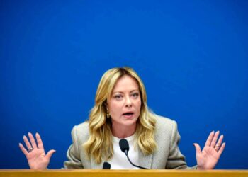 Meloni: “Nel Golfo aiuti di difesa aerea, ma non siamo in guerra e non vogliamo entrarci”