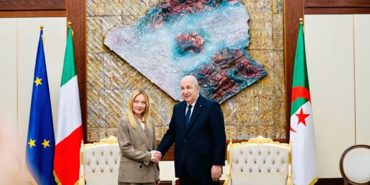 Energia, Meloni guarda ancora al gas di Algeri: “Aumentiamo flussi verso l’Italia”