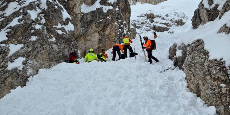 Travolto da una valanga, muore il 28enne Stefano Crotti di Medole