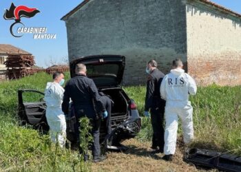 Fallisce l’assalto al bancomat e poi si schiantano con l’auto carica di esplosivo